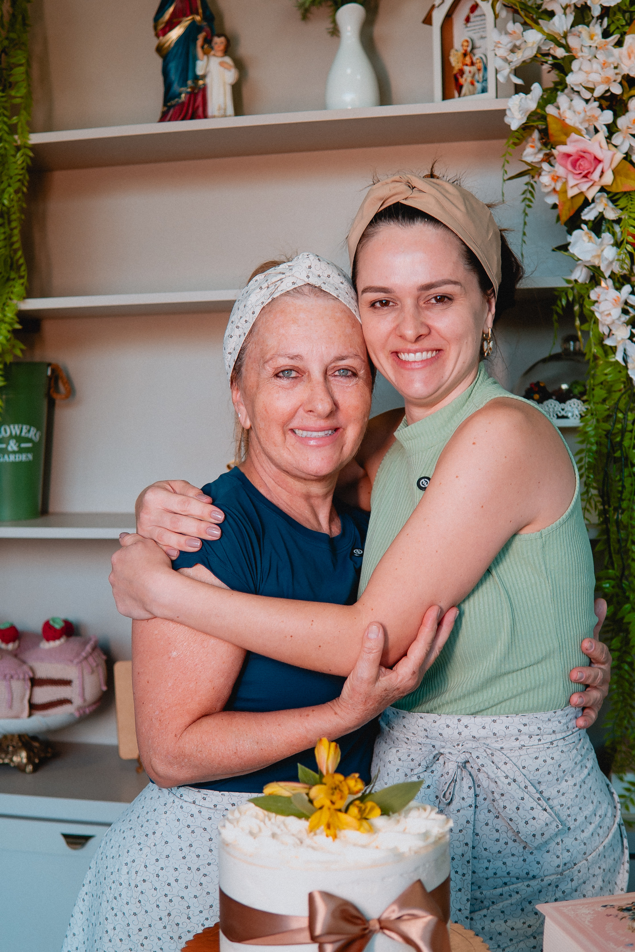 Mana Dal Molin e sua filha Natália juntas na cozinha